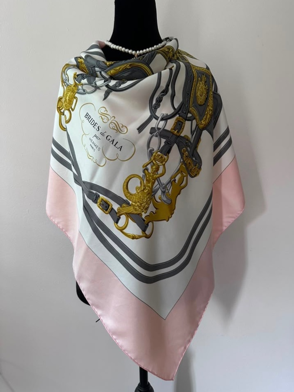 Hermes Silk Scarf Carré 90 Pink White Hand Rolled Made in France